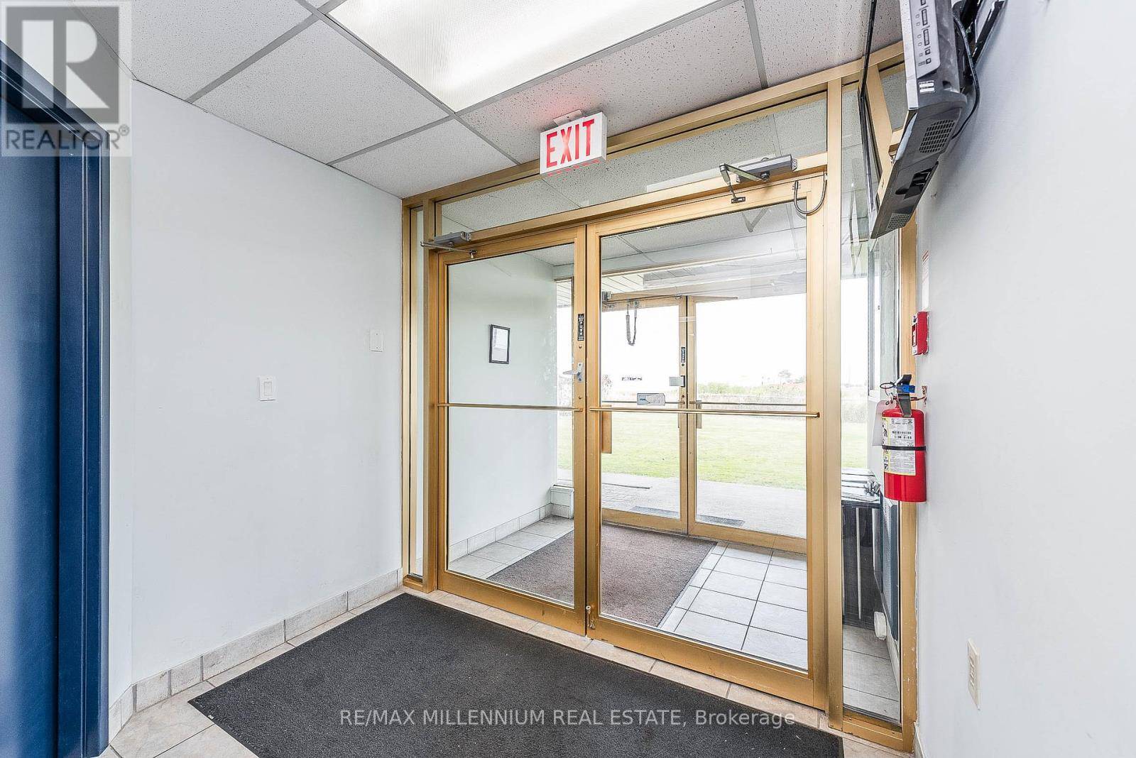 Brampton (bramalea West Industrial), ON L6T1A2,1300 Steeles AVE #102