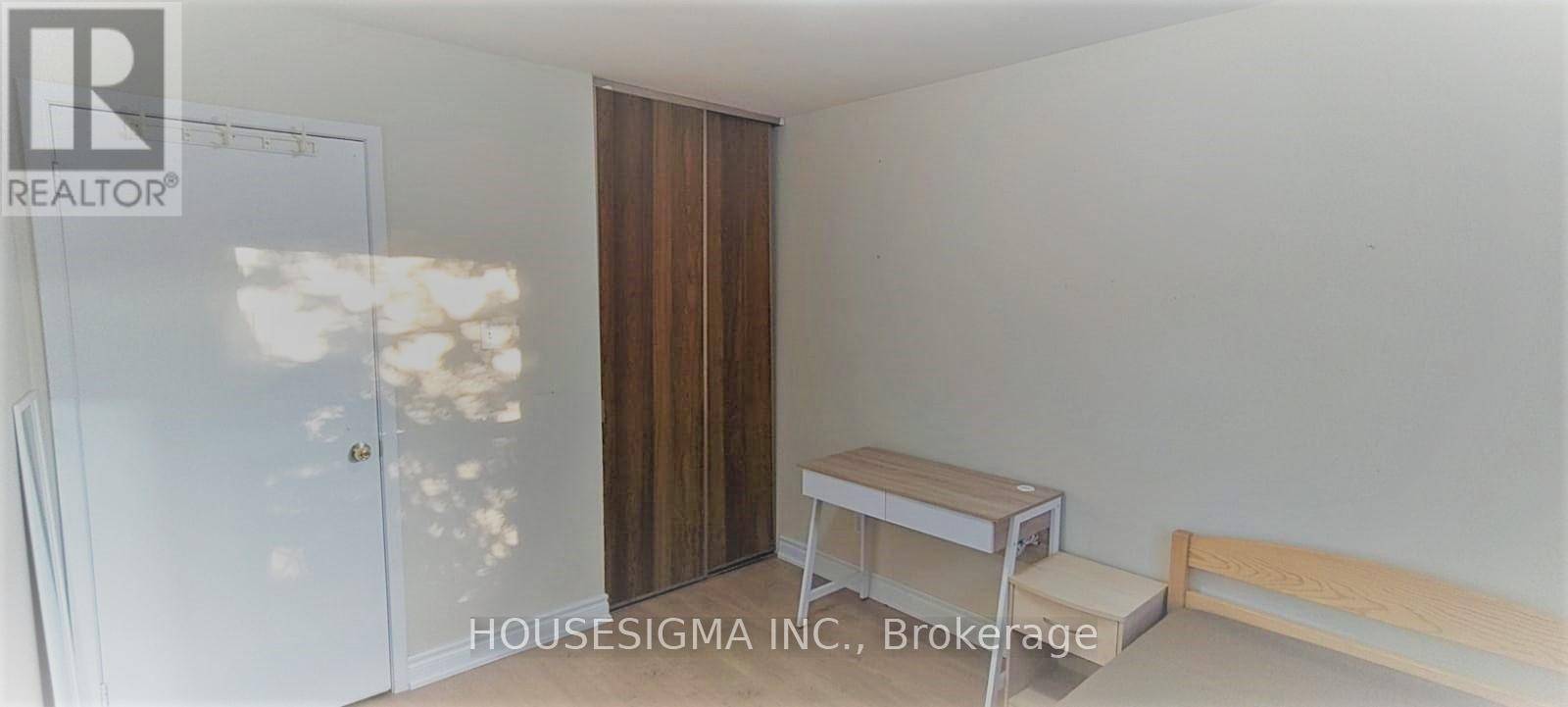 Oakville (cp College Park), ON L6H2P1,95 Orsett ST #BSMT