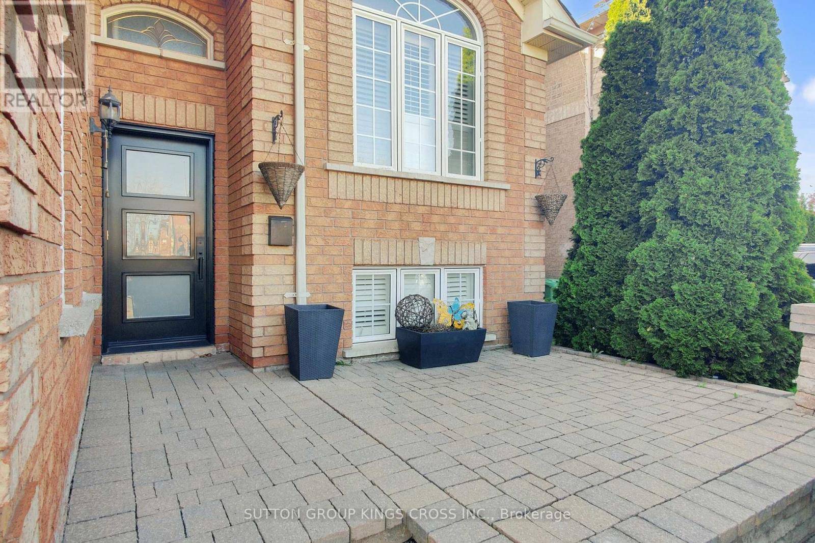 Brampton (northwest Sandalwood Parkway), ON L7A1N4,118 VAN SCOTT DRIVE