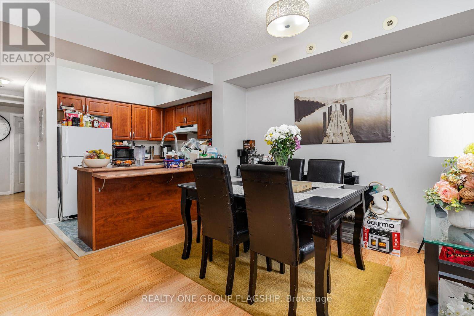 Toronto (humbermede), ON M9M0A5,3045 Finch AVE West #1032
