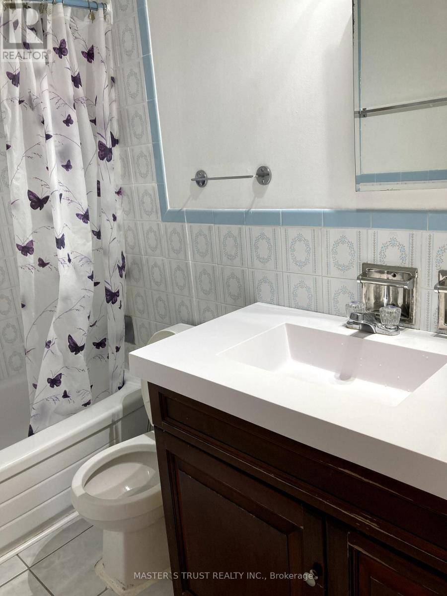 Toronto (black Creek), ON M3N2P3,335 Driftwood AVE #707