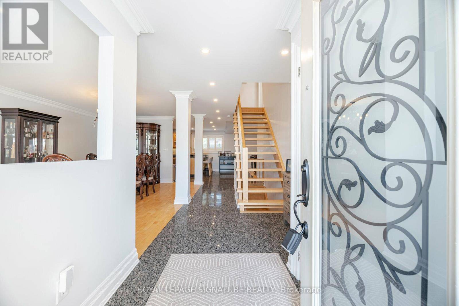 Mississauga (mississauga Valleys), ON L5A3T3,762 VERMOUTH AVENUE