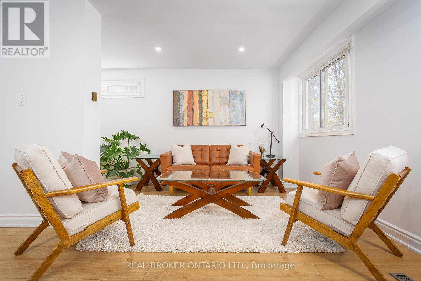 Oakville (cp College Park), ON L6H3A3,1135 McCraney ST East #6