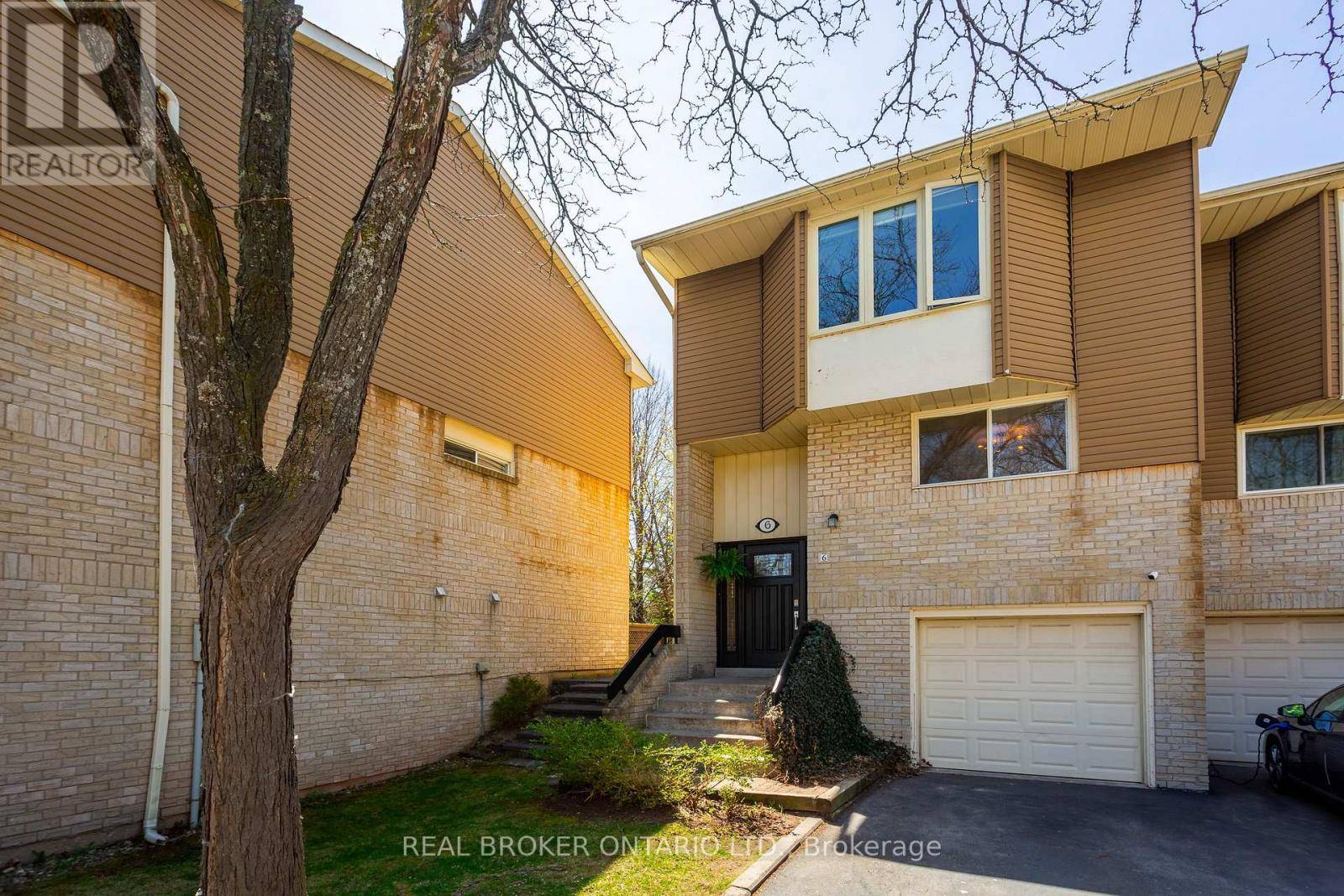 Oakville (cp College Park), ON L6H3A3,1135 McCraney ST East #6