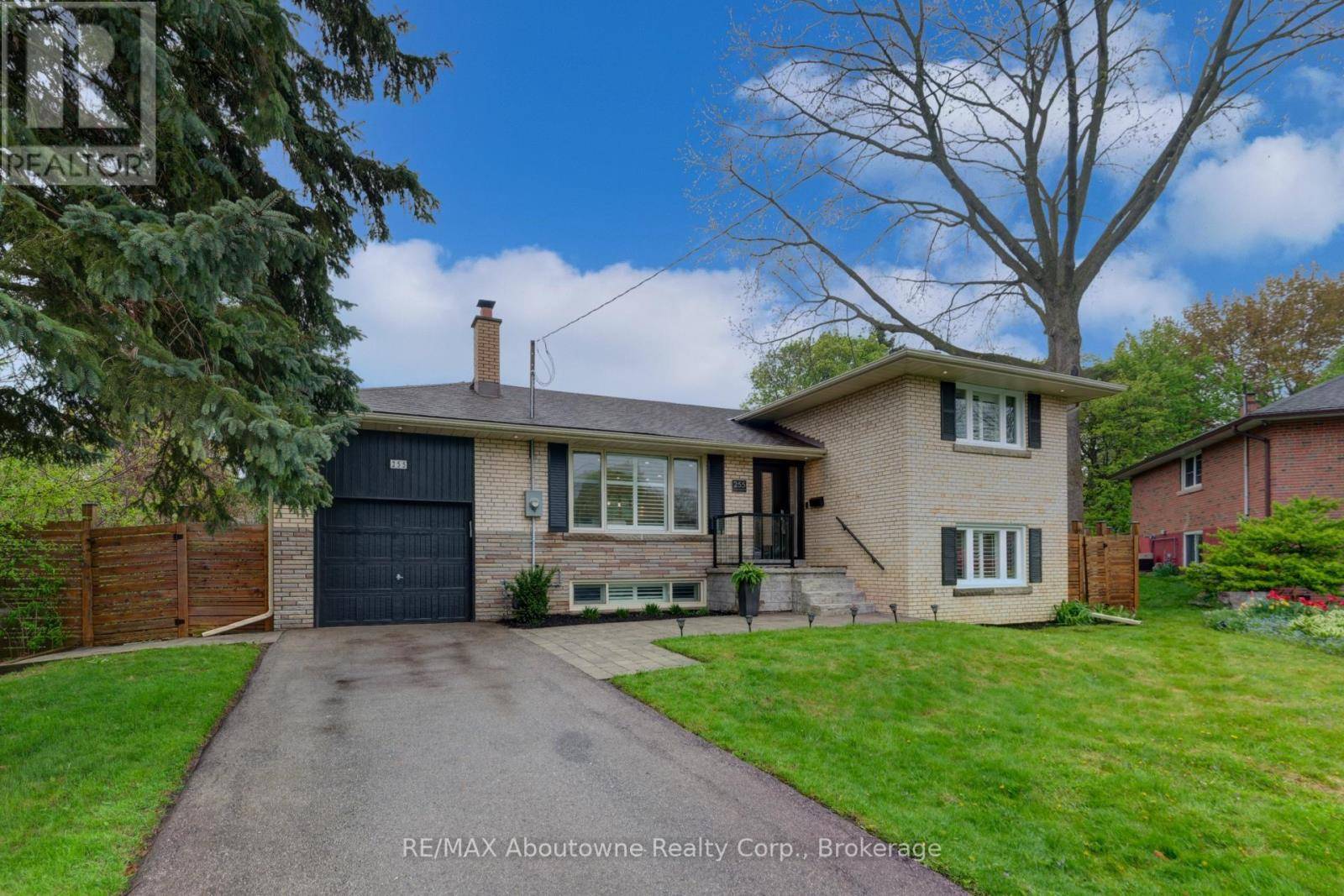 Oakville (br Bronte), ON L6L3X8,255 WALES CRESCENT