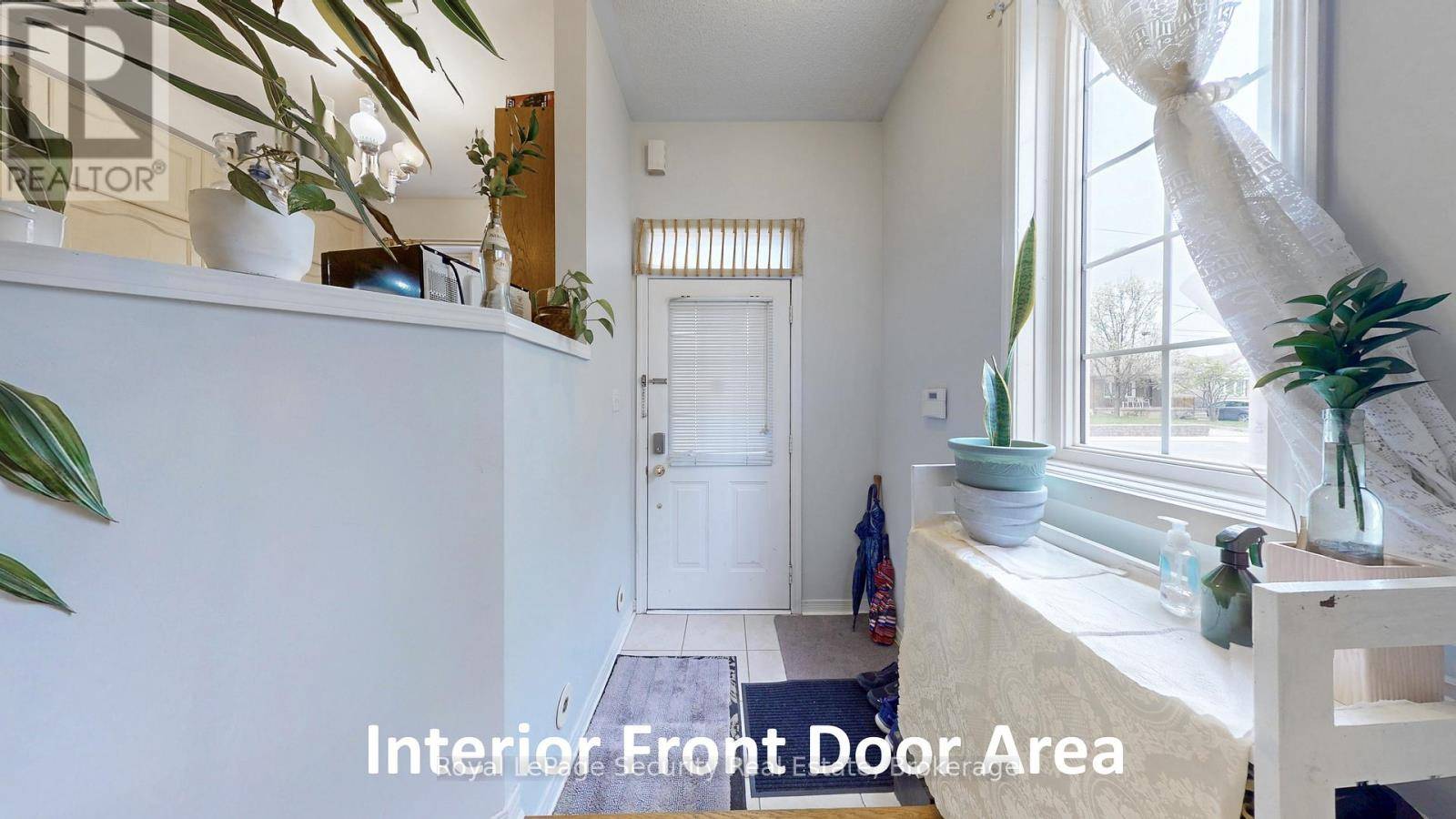 Toronto (briar Hill-belgravia), ON M6B4N1,1017 ROSELAWN AVENUE