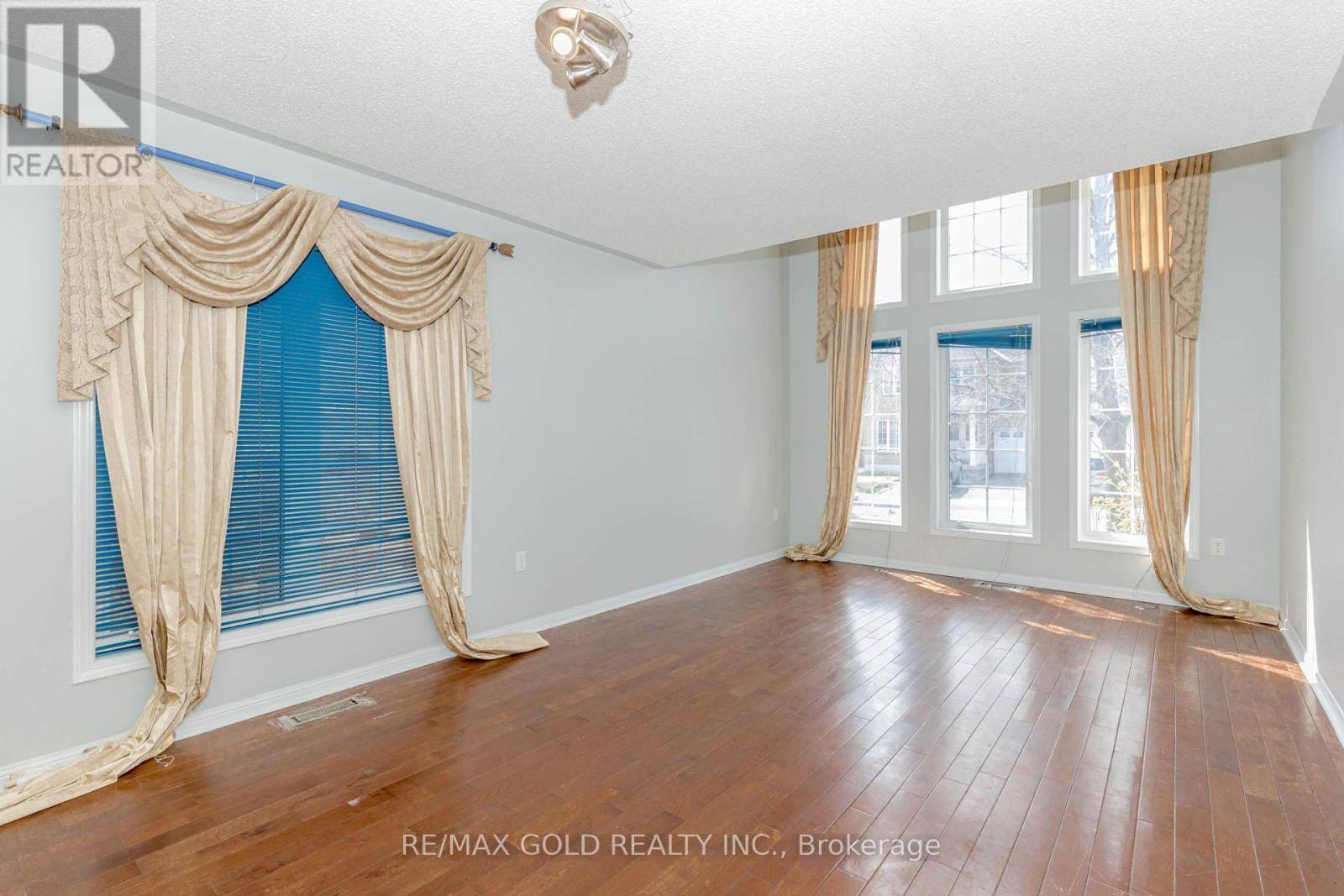 Brampton (vales Of Castlemore), ON L6P1E9,6 WONDER WAY