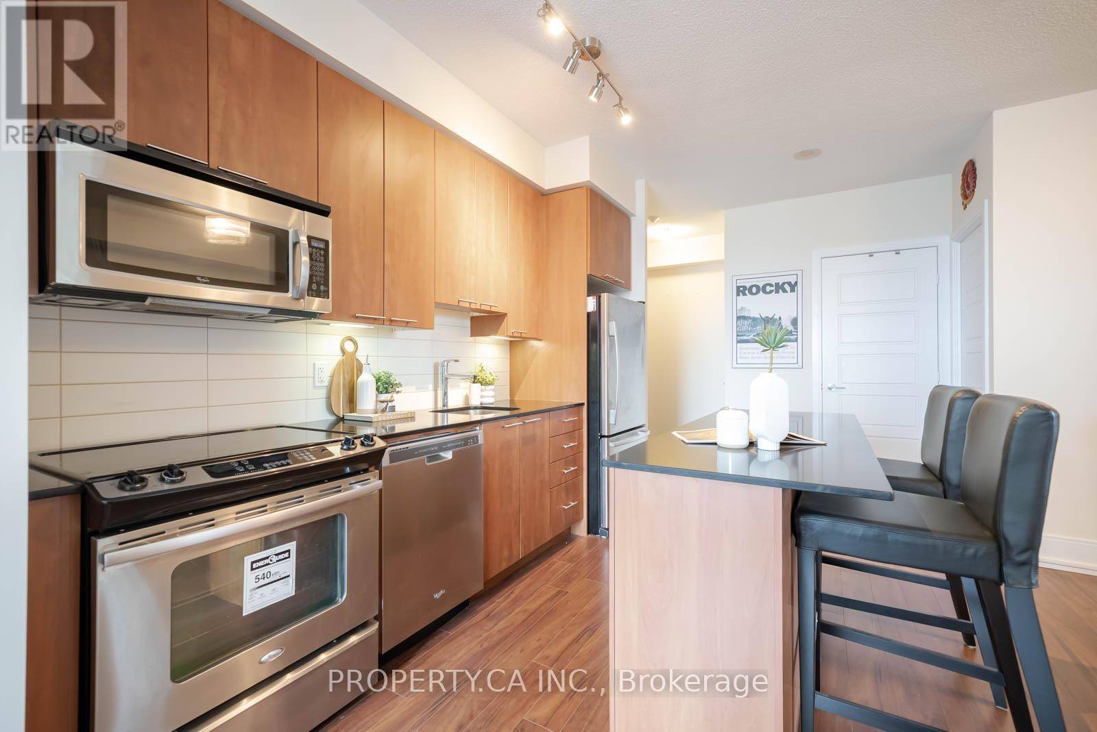 Toronto (islington-city Centre West), ON M9B0A4,15 Viking LN #704