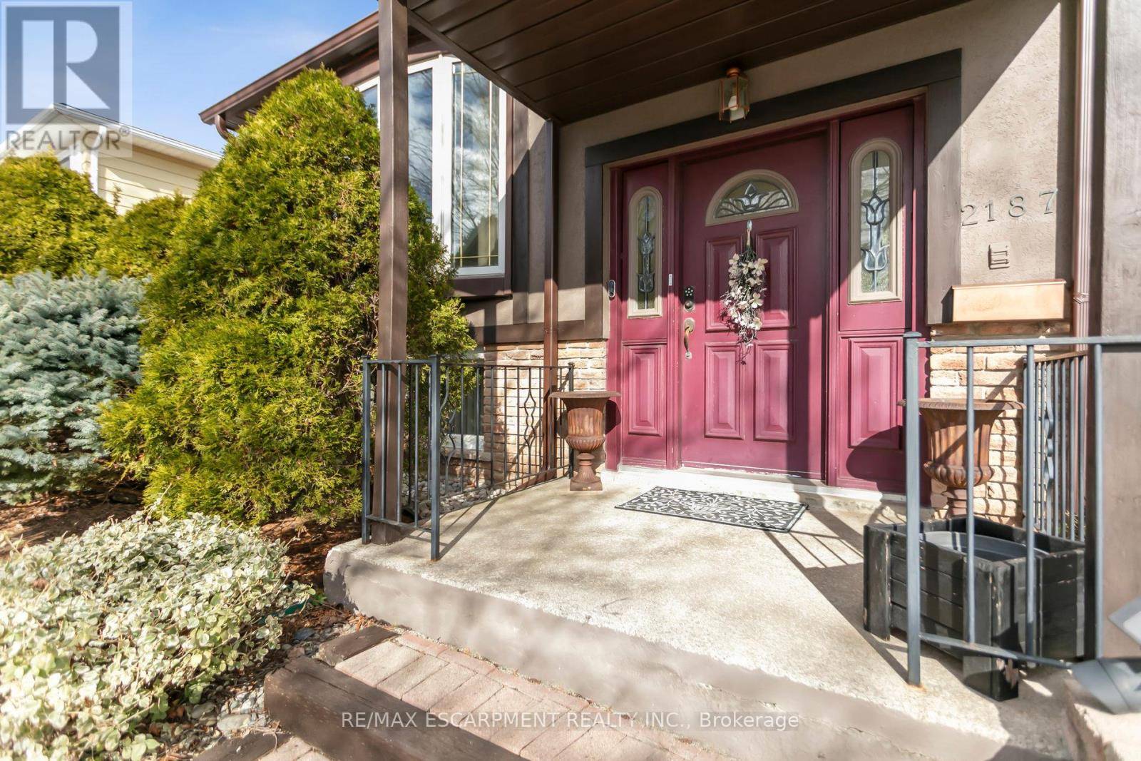 Burlington (brant Hills), ON L7P3E7,2187 SANDRINGHAM DRIVE