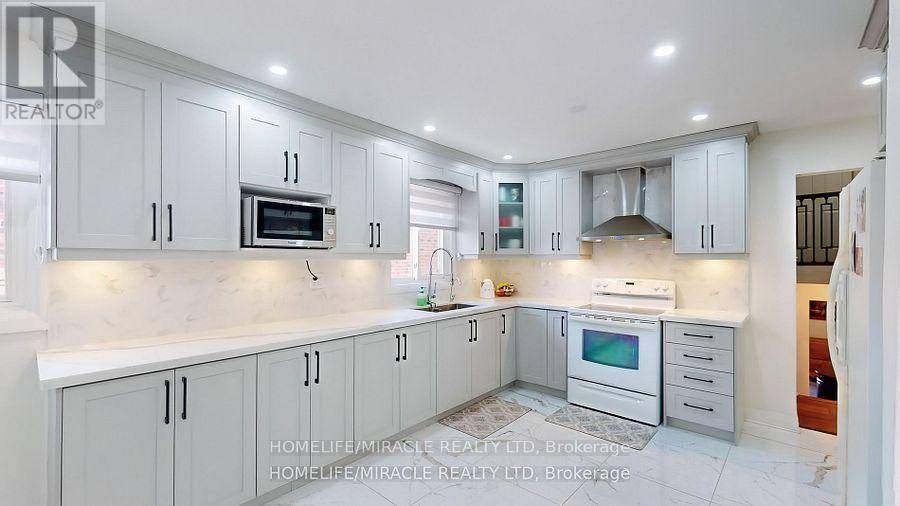 Mississauga (malton), ON L4T3S5,7433 SIGSBEE DRIVE