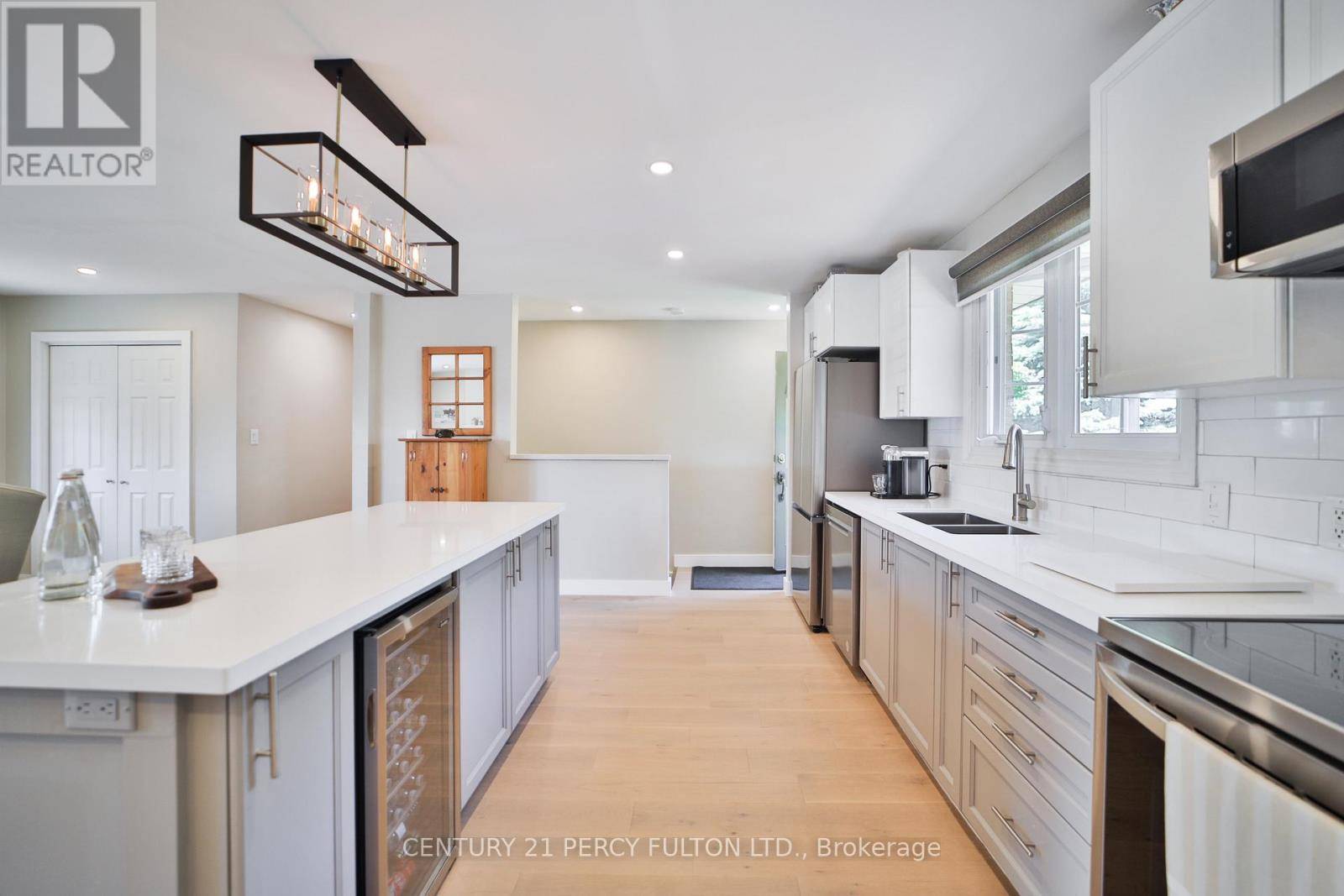 Oakville (sw Southwest), ON L6L1Z7,1520 REBECCA STREET