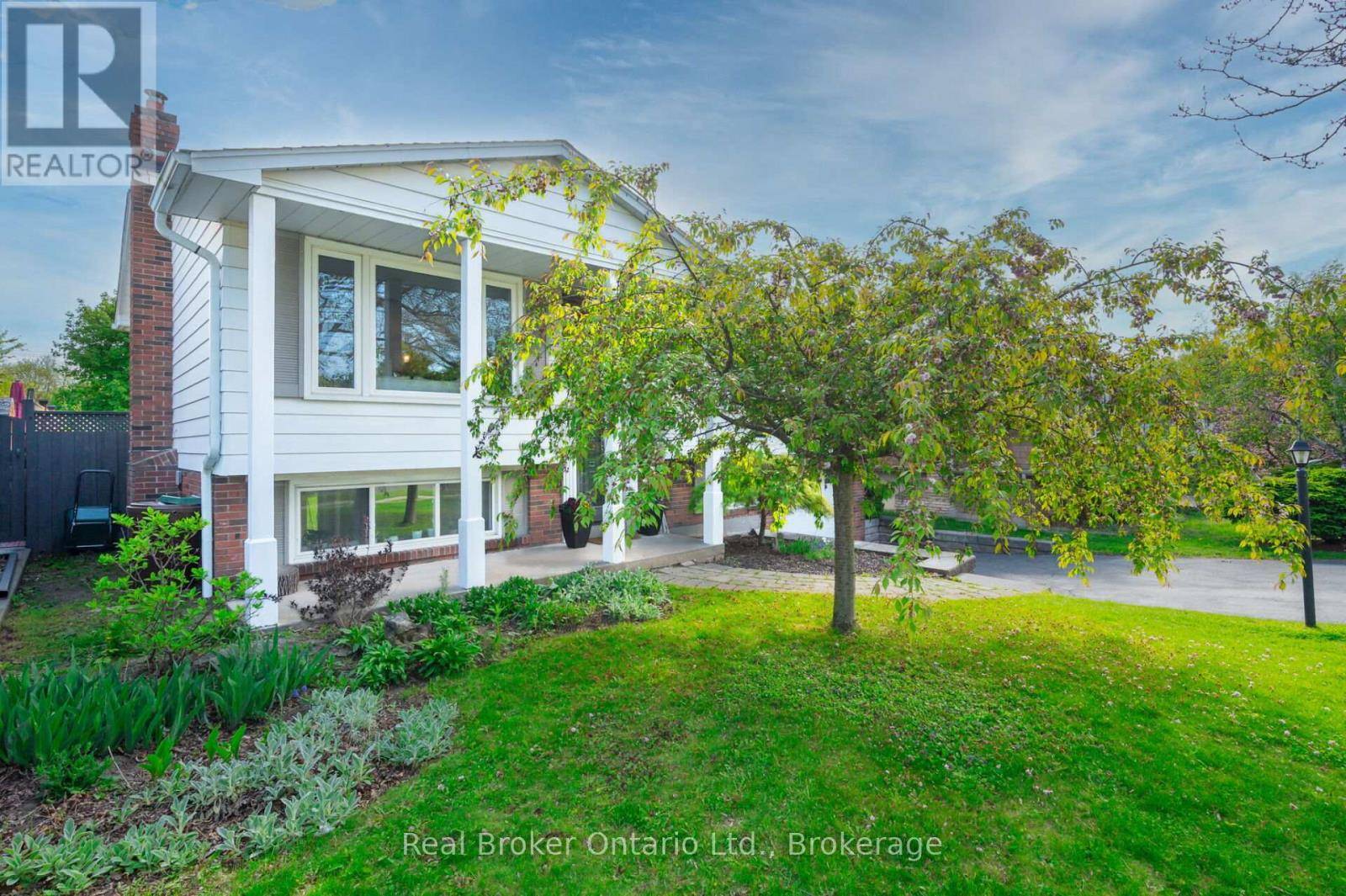 Burlington (appleby), ON L7L4B3,615 SHERATON ROAD