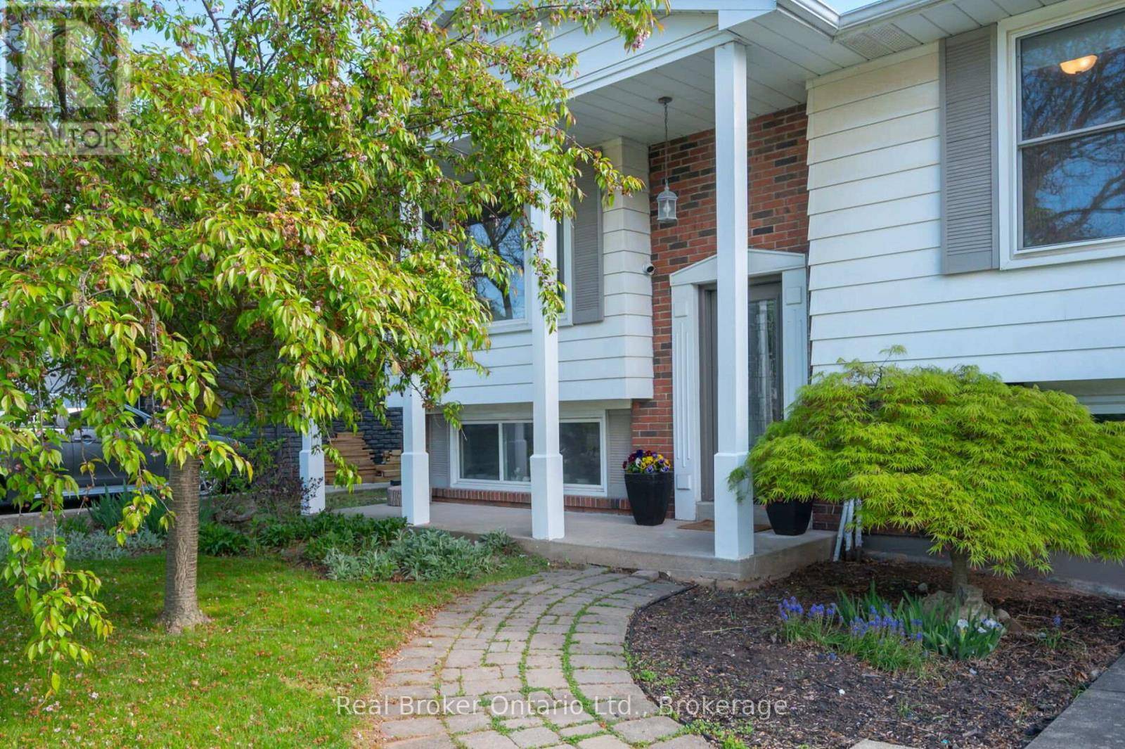 Burlington (appleby), ON L7L4B3,615 SHERATON ROAD
