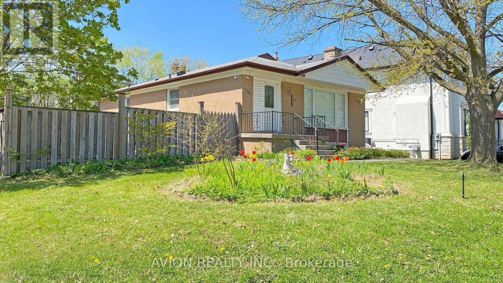 Oakville (cp College Park), ON L6H1V8,1480 PEMBROKE DRIVE