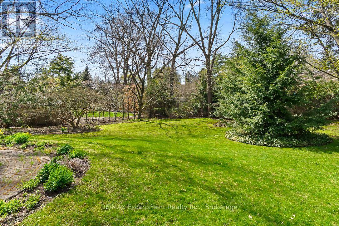 Oakville (oo Old Oakville), ON L6J3Y5,74A HOWARD AVENUE
