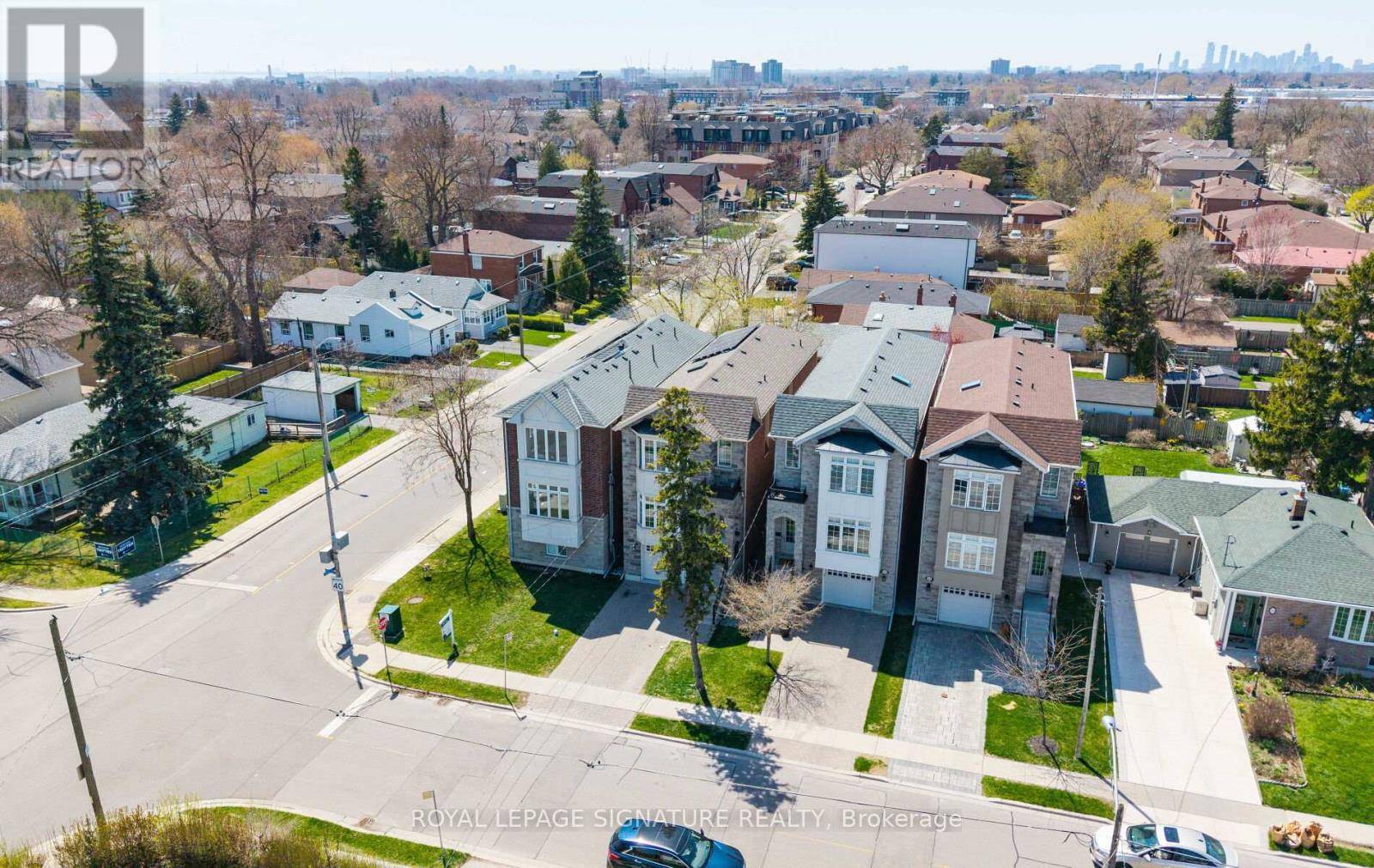 Toronto (long Branch), ON M8V3R8,56 TWENTY SIXTH STREET E