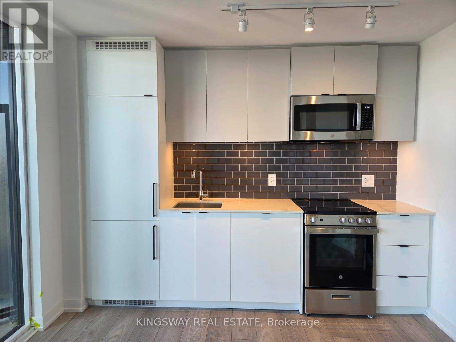 Toronto (south Parkdale), ON M6K0J2,285 Dufferin ST #803