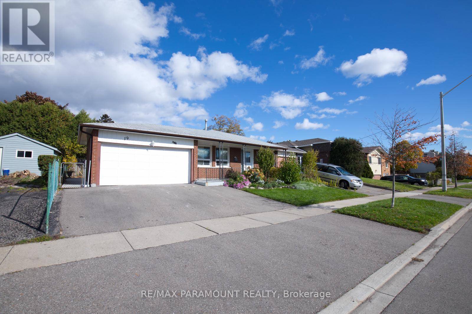 Brampton (brampton North), ON L6V2V1,19 Horne DR #Upper