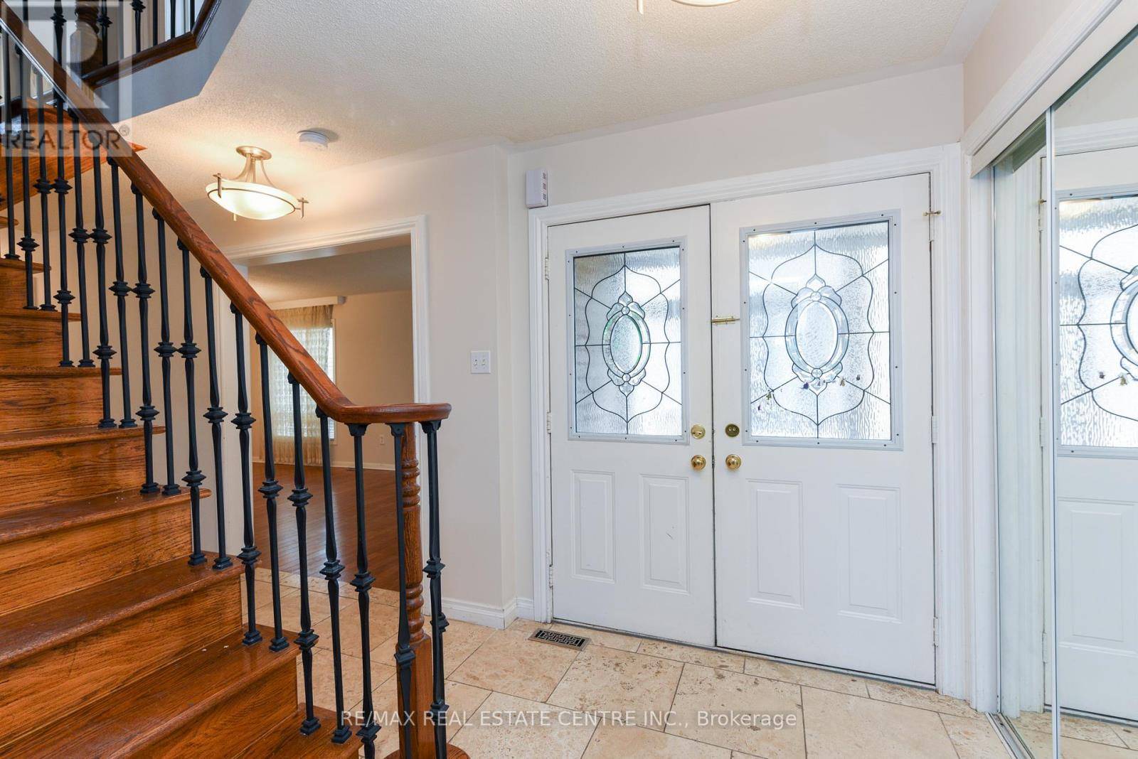 Mississauga (east Credit), ON L5V2Z5,5989 SIDMOUTH STREET