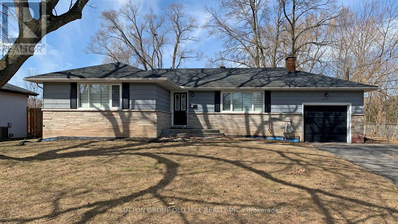 Burlington (shoreacres), ON L7L1M3,4447 SPRUCE AVENUE