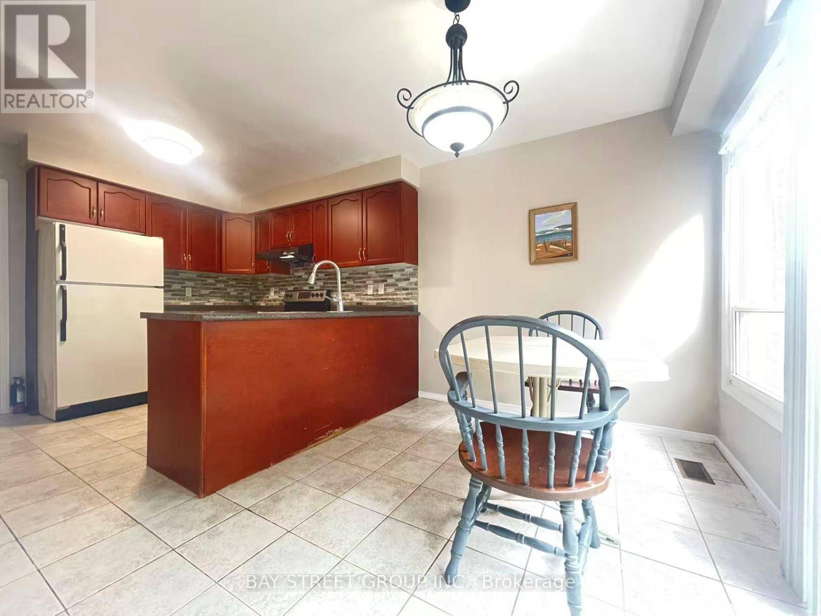 Mississauga (lisgar), ON L5N6B5,5751 PRAIRIE CIRCLE