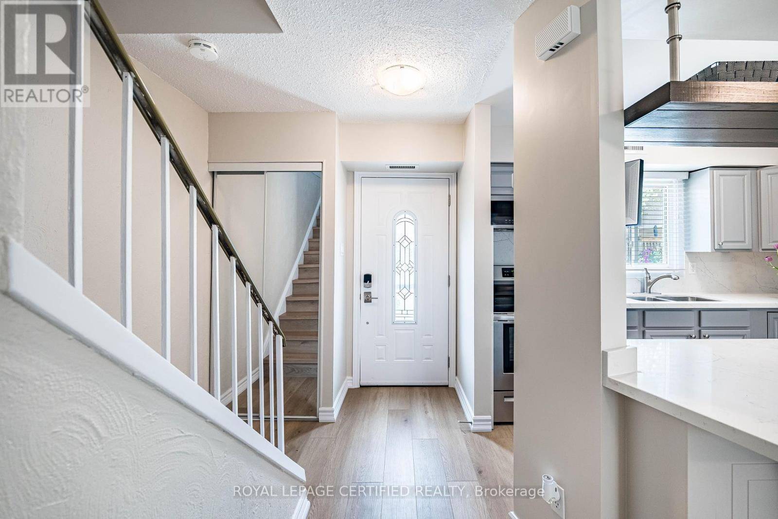 Brampton (central Park), ON L6S1R7,17 HOLMCREST COURT