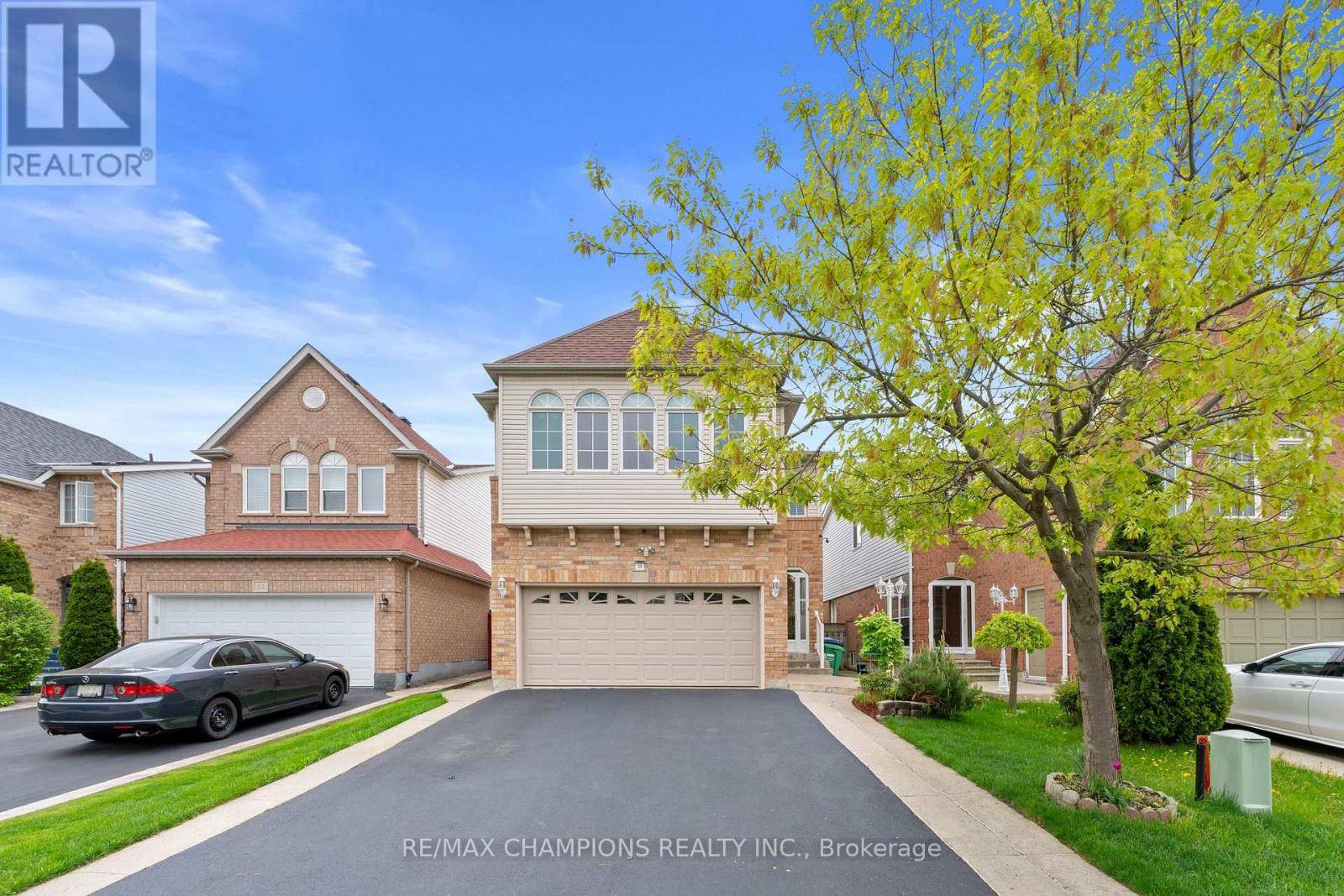 Brampton (sandringham-wellington), ON L6R2T6,30 LARKSPUR ROAD