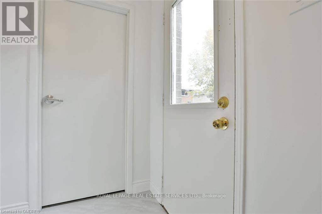 Oakville (br Bronte), ON L6L6J8,277 Mississaga ST #Lower