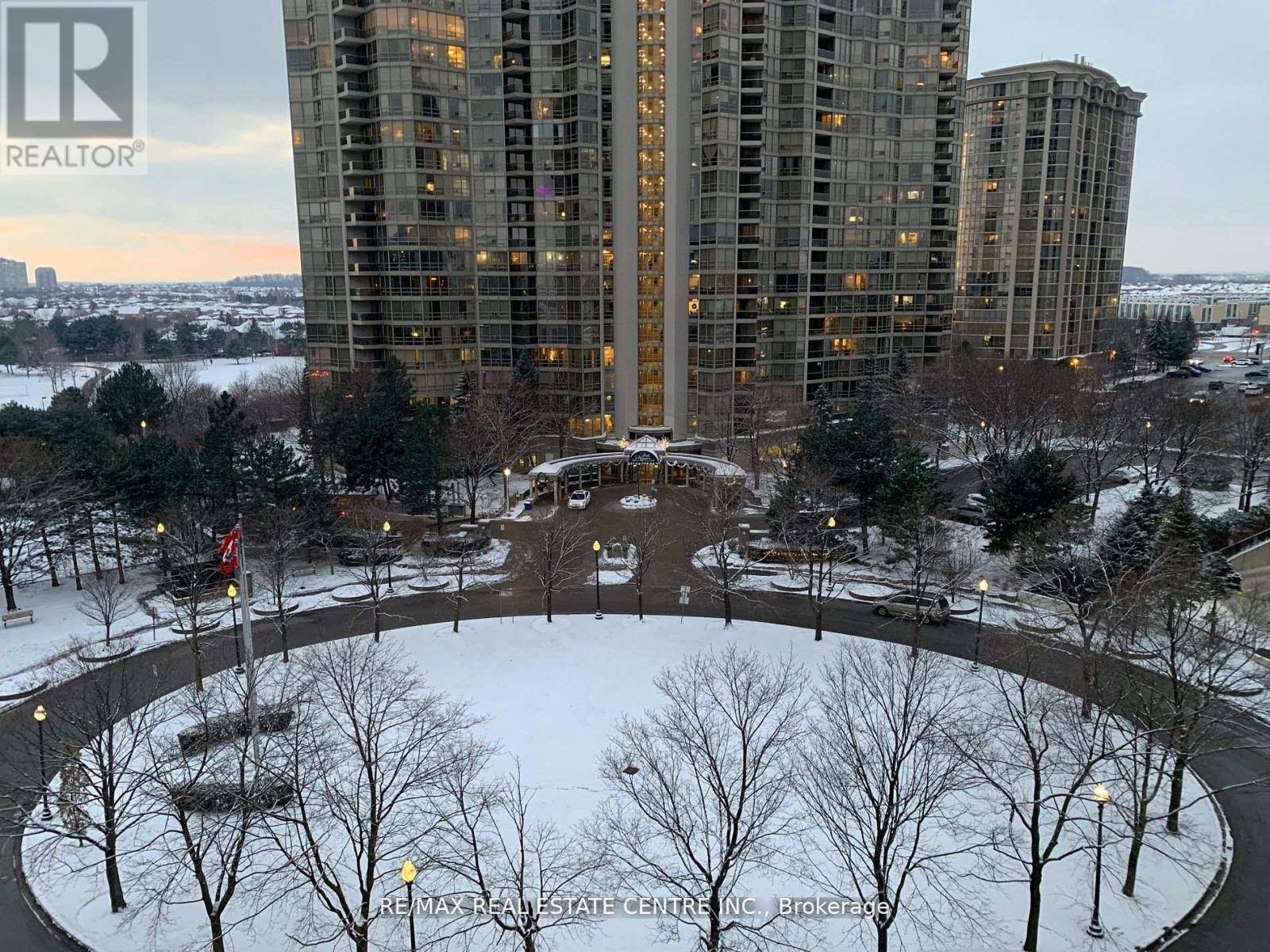 Mississauga (hurontario), ON L5R4B1,25 Kingsbridge Garden CIR #821