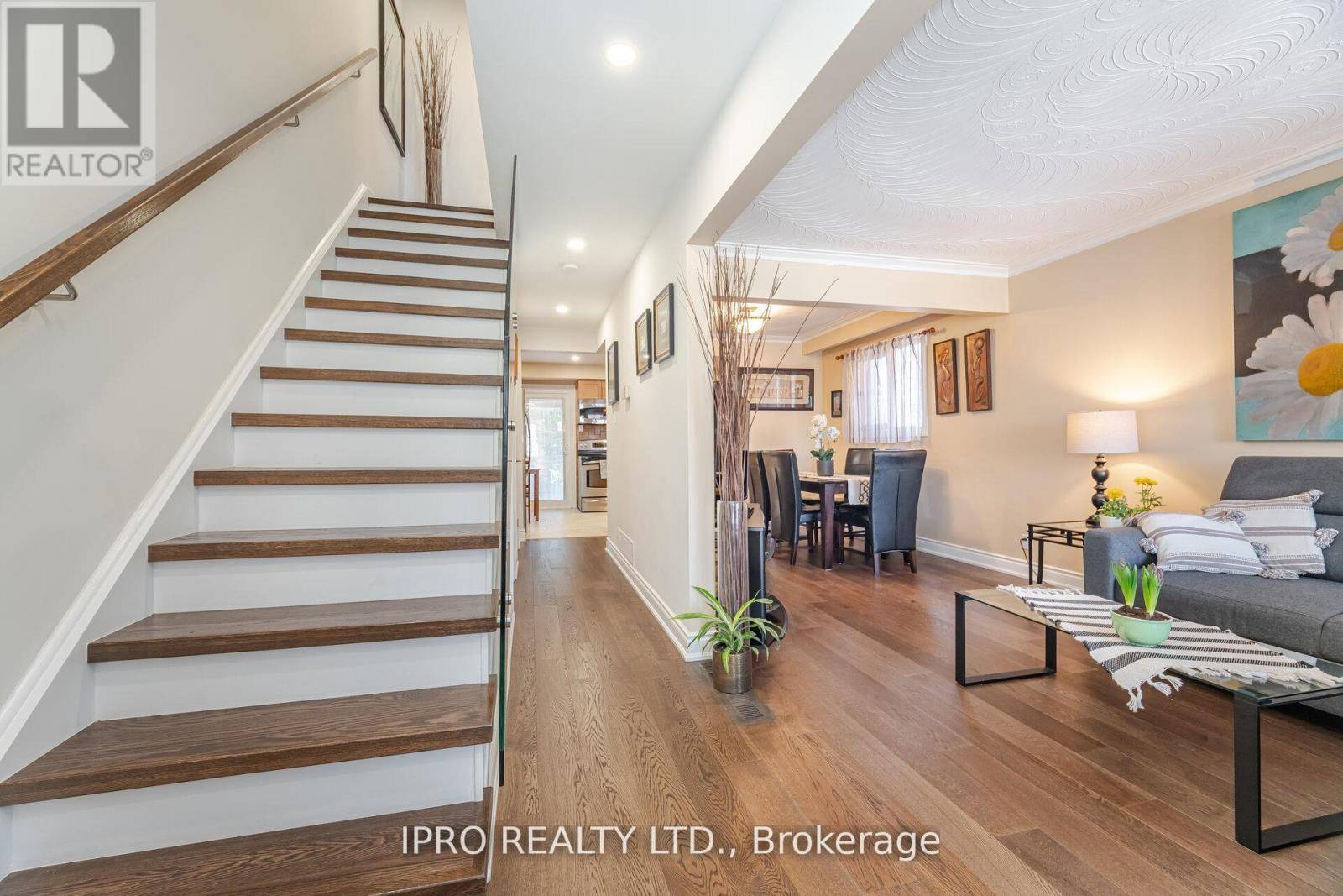Toronto (runnymede-bloor West Village), ON M6S2L4,469 ST JOHNS ROAD