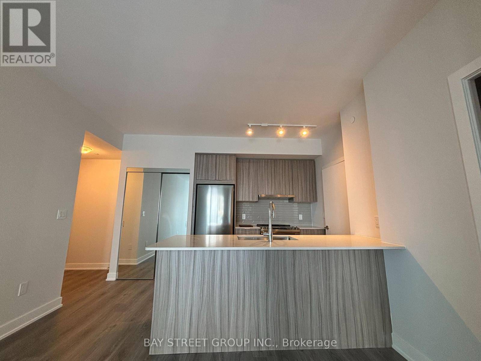 Mississauga (city Centre), ON L5B0L6,430 Square One DR #3101