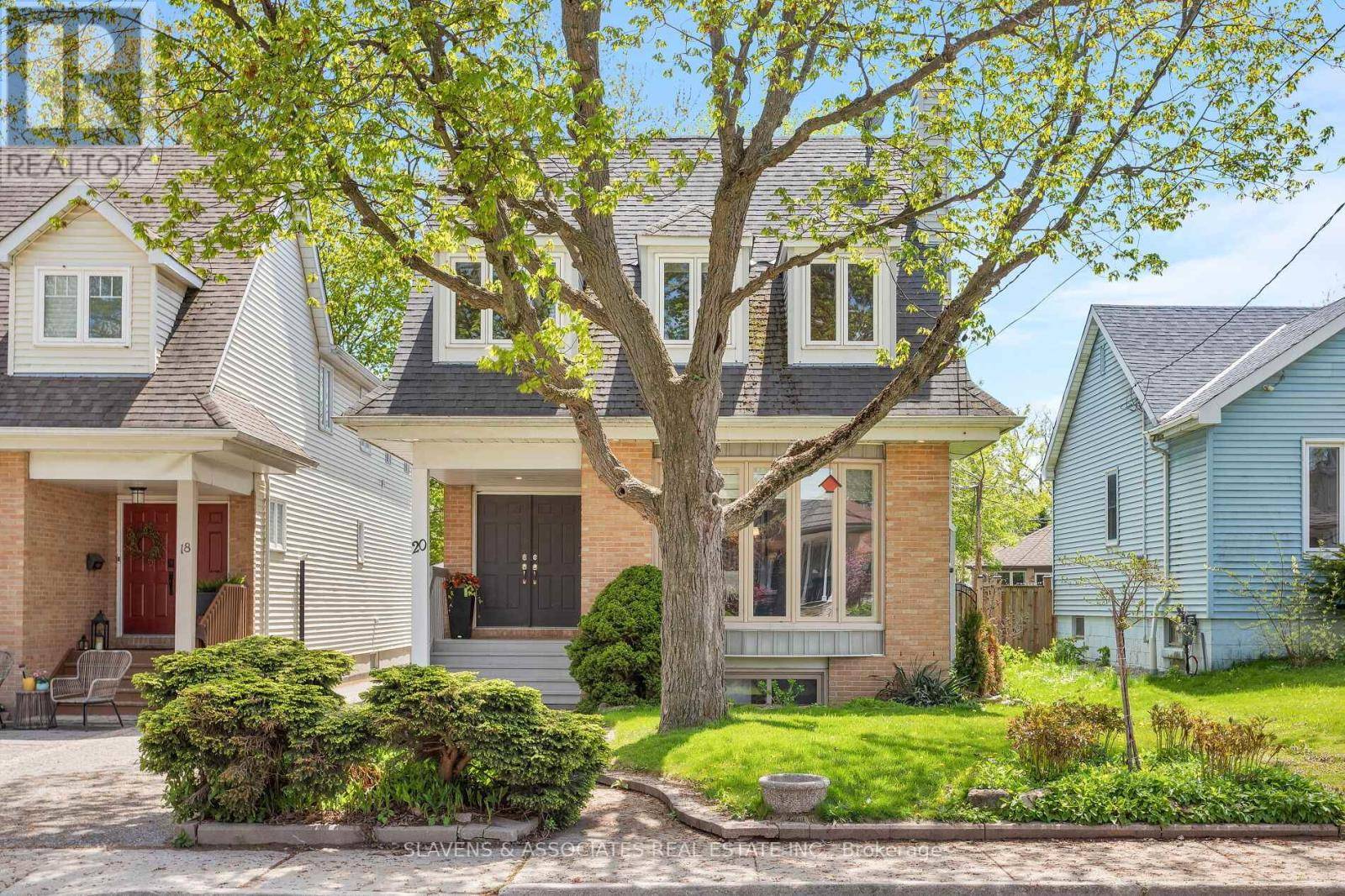 Mississauga (port Credit), ON L5H2P4,20 BENSON AVENUE