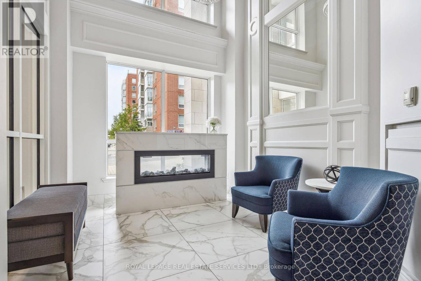 Oakville (qe Queen Elizabeth), ON L6J7W2,40 Old Mill RD #PH2