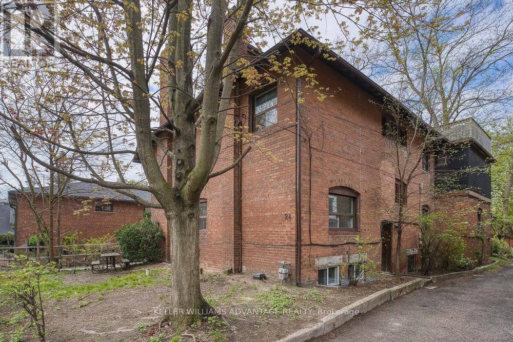 Toronto (high Park North), ON M6P2G1,24 INDIAN ROAD CRESCENT