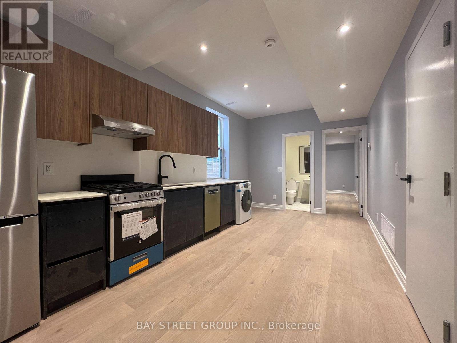 Toronto (mimico), ON M8V1C3,2386 Lake Shore BLVD West #203