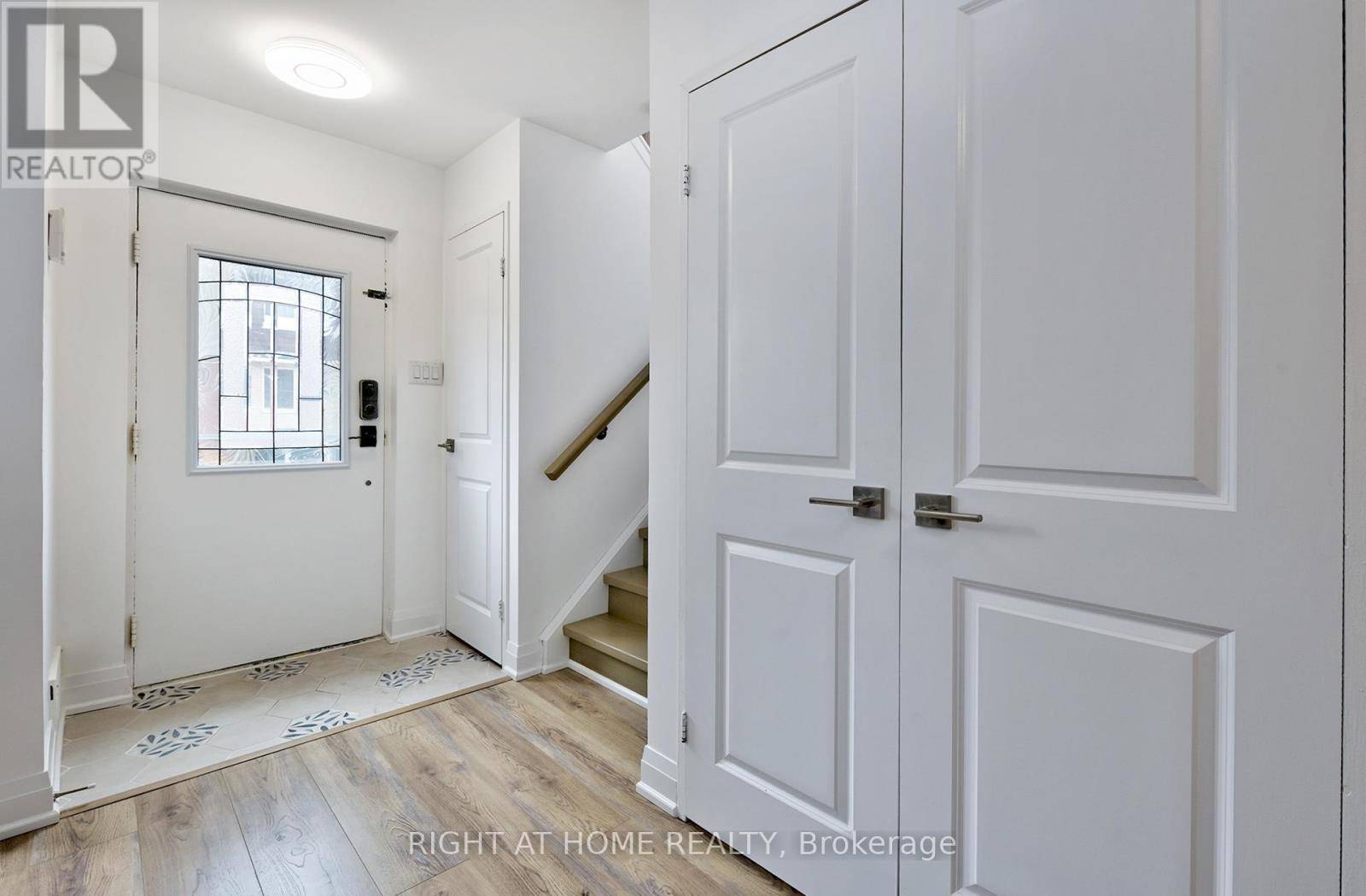 Mississauga (clarkson), ON L5J4J2,2170 Bromsgrove RD #197