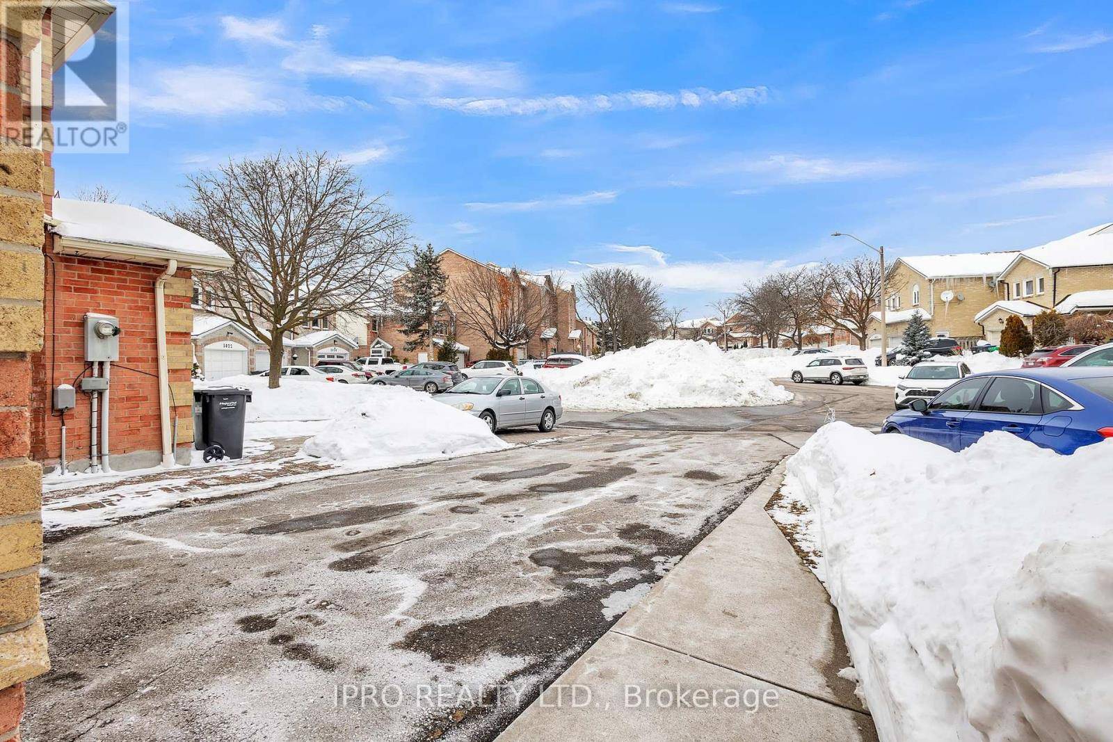 Mississauga (east Credit), ON L5M4A3,5014 RUNDLE COURT
