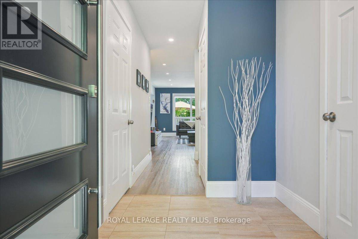 Oakville (ro River Oaks), ON L6H3N5,284 RIMMINGTON DRIVE