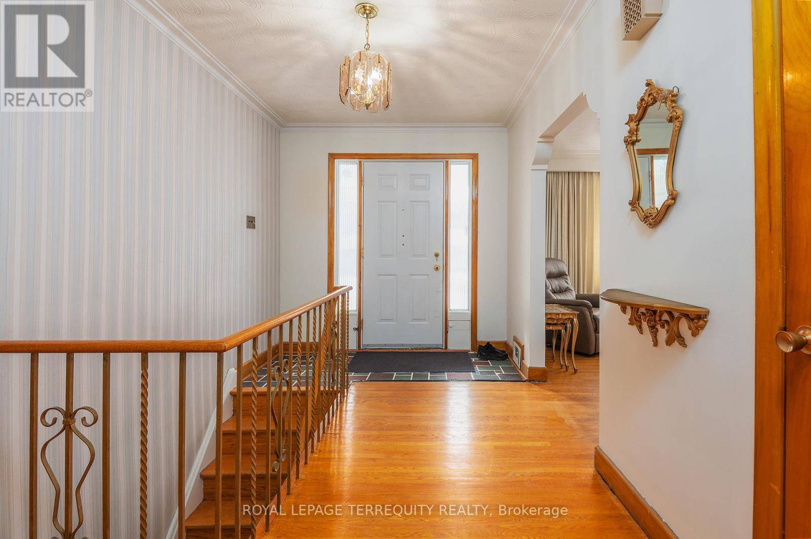 Toronto (stonegate-queensway), ON M8Y2L3,80 GLENADEN AVENUE E