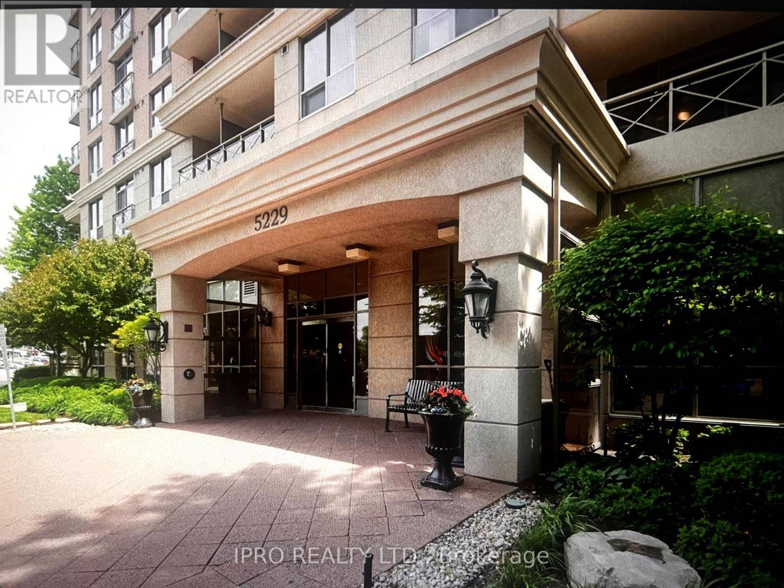 Toronto (islington-city Centre West), ON M9B6L9,5229 Dundas ST West #1901