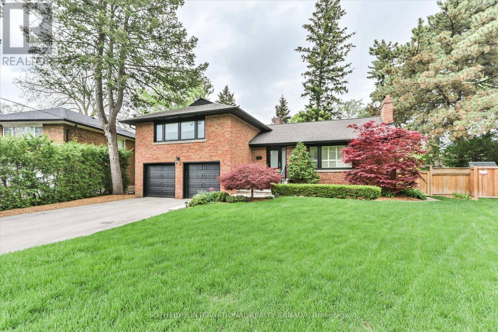 Toronto (edenbridge-humber Valley), ON M9A3X1,45 BROMLEY CRESCENT