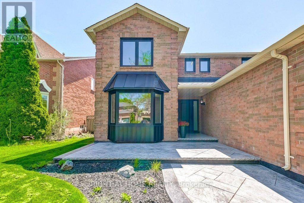 Oakville (ga Glen Abbey), ON L6M2N6,1308 FIELDCREST LANE S