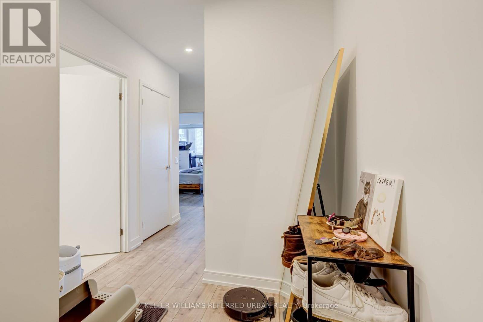 Toronto (islington-city Centre West), ON M9B0C9,30 Samuel Wood WAY #401
