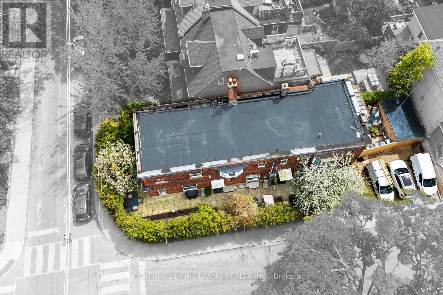 Toronto (roncesvalles), ON M6R1H8,63 GARDEN AVENUE