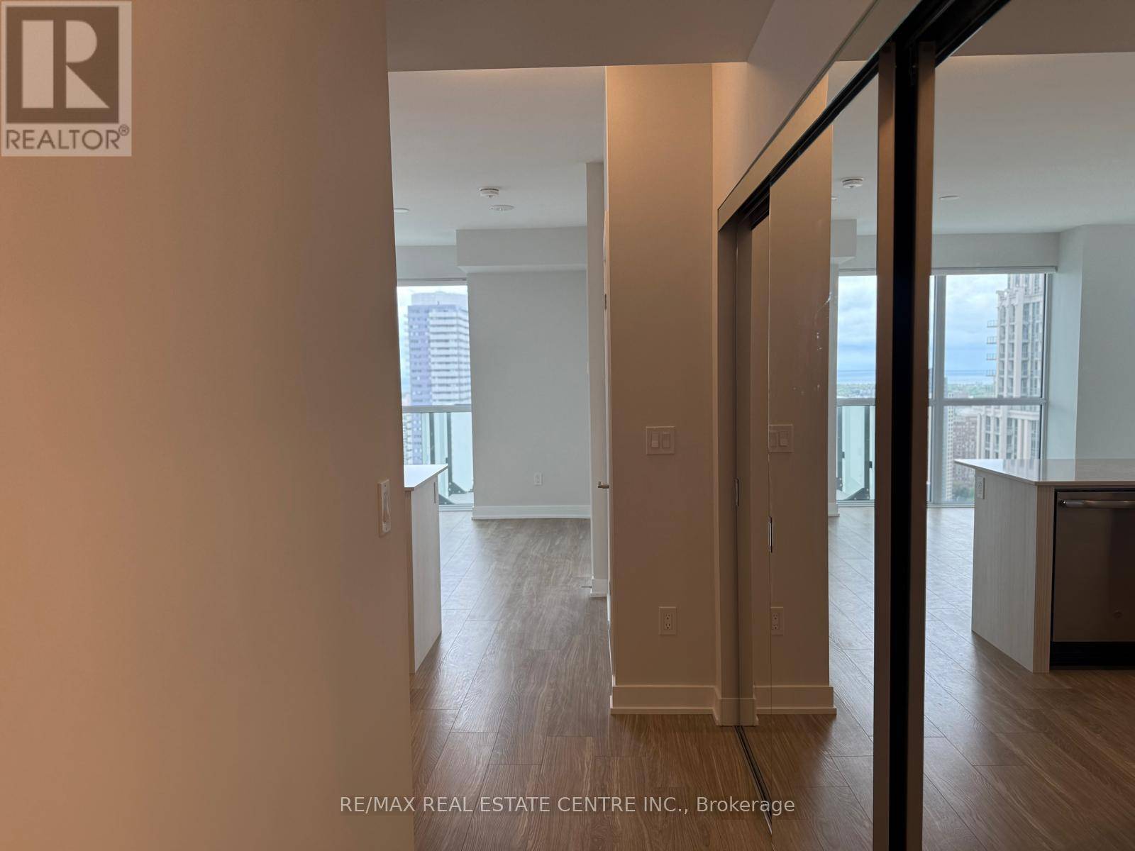 Mississauga (creditview), ON L5B0L6,430 Square One DR #3303