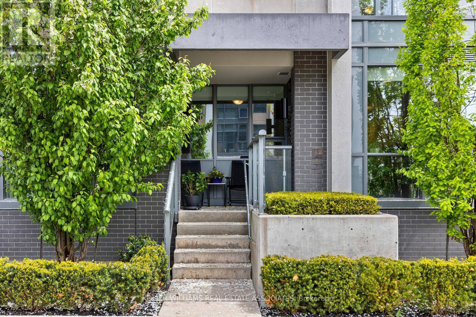 Mississauga (hurontario), ON L5R0G5,5025 Four Springs AVE #111