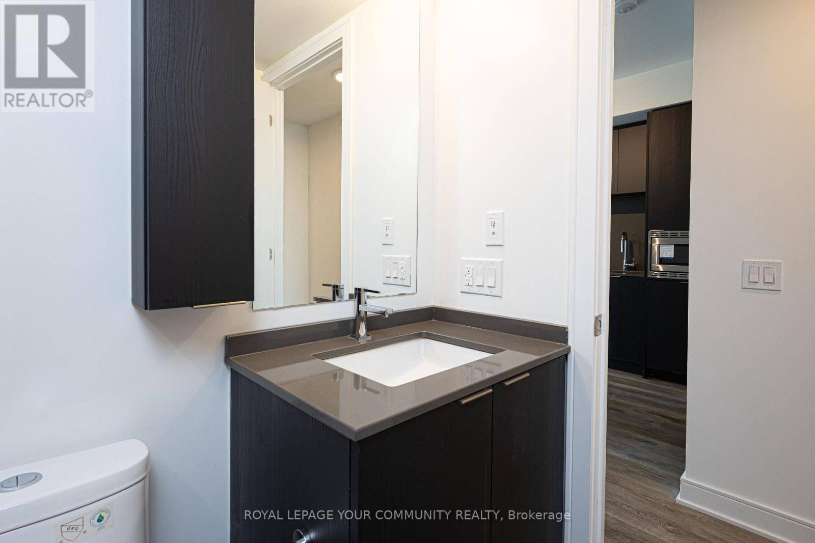 Mississauga (cooksville), ON L5A1W4,86 Dundas ST East #1509