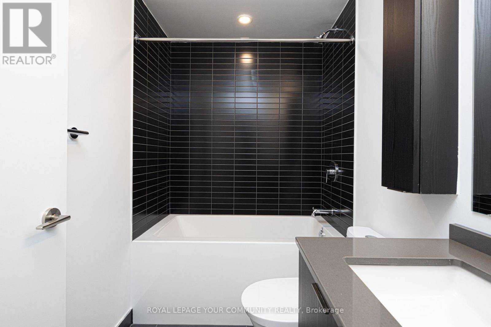 Mississauga (cooksville), ON L5A1W4,86 Dundas ST East #1509