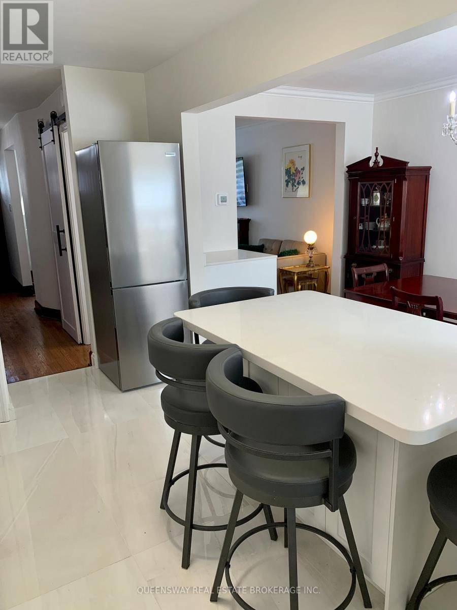 Toronto (lambton Baby Point), ON M6S3Z8,420 JANE STREET