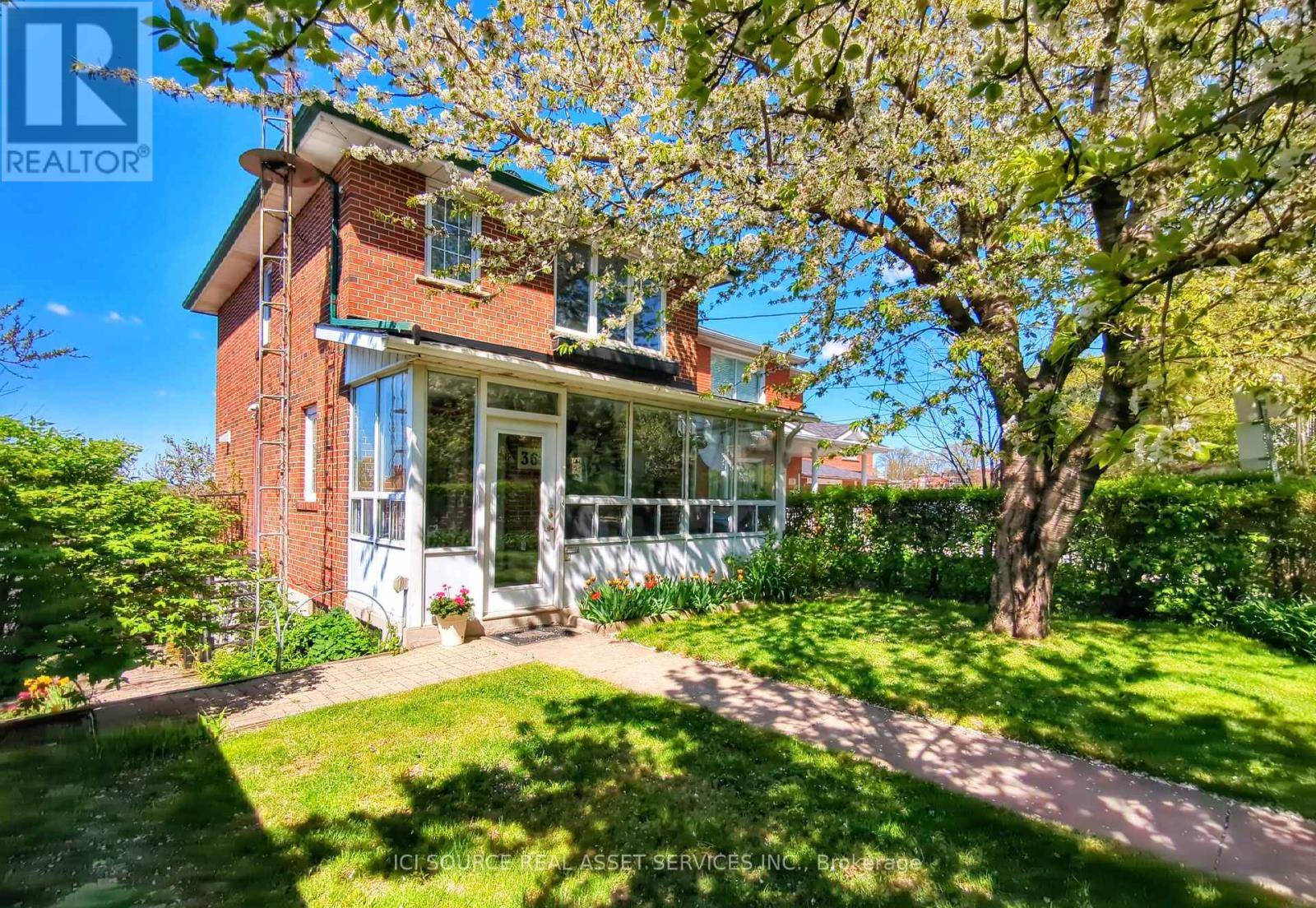 Toronto (keelesdale-eglinton West), ON M6M3G8,362 SILVERTHORN AVENUE